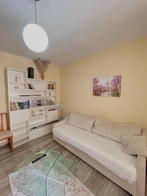 A Small Gem In The Bllok Apartament