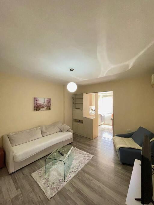 Apartament A Small Gem In The Bllok Tirana